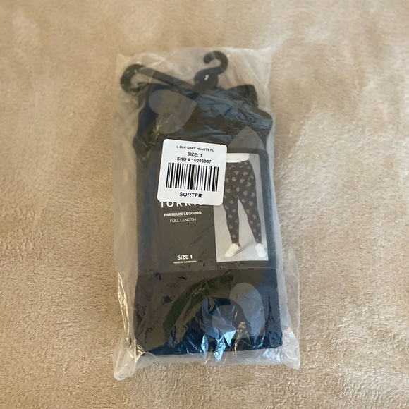 Torrid Full Length Heart Leggings - Various Sizes - Picture 14 of 14